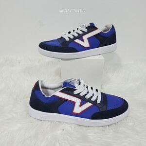 Vans Low Top Sneakers Blue Navy Red Size 10.5 Men / 12 Women Streetwear (NWOT)